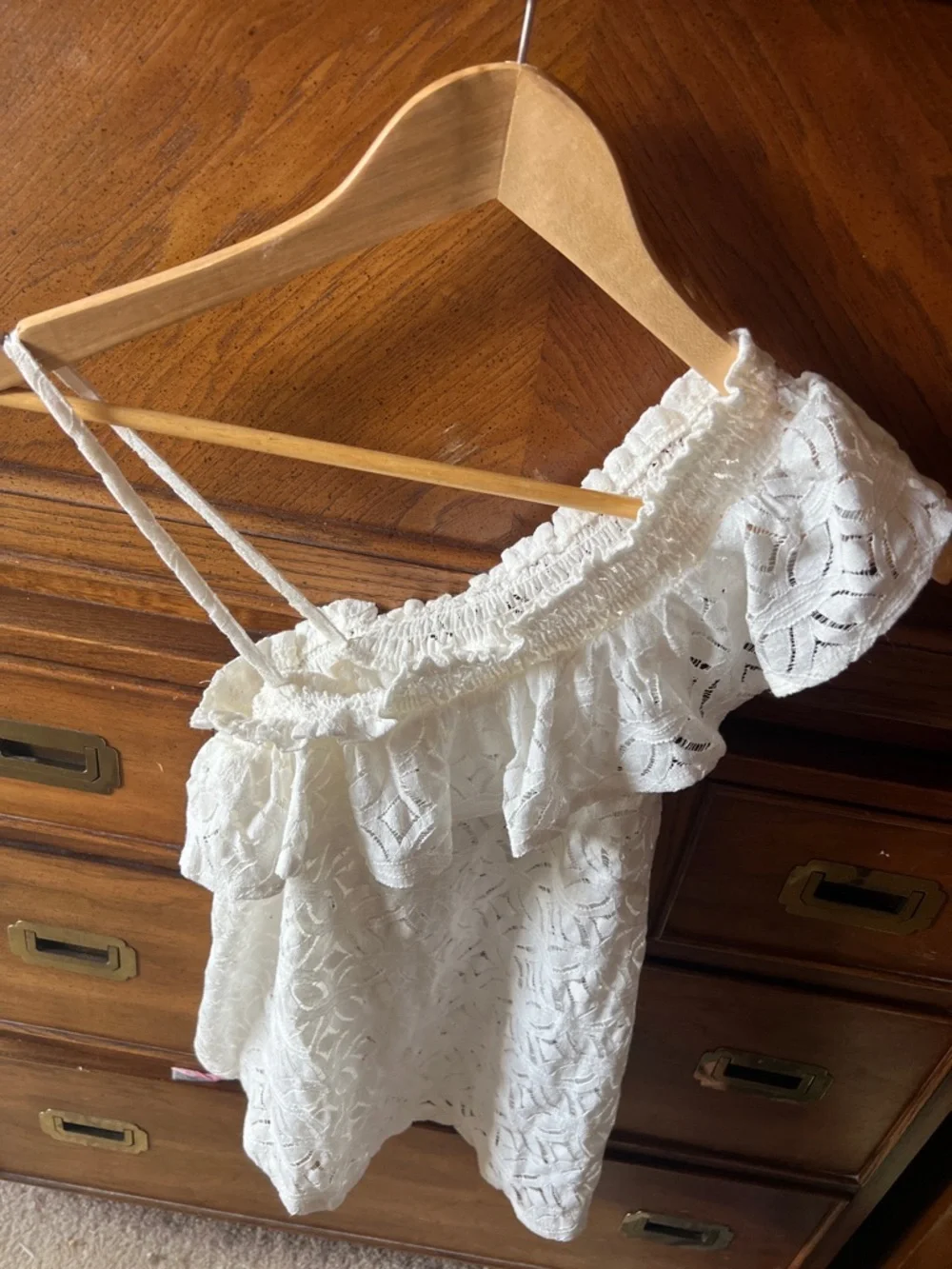 H&M White One-Shoulder Eyelet Ruffle Tank - Picture 4 of 5